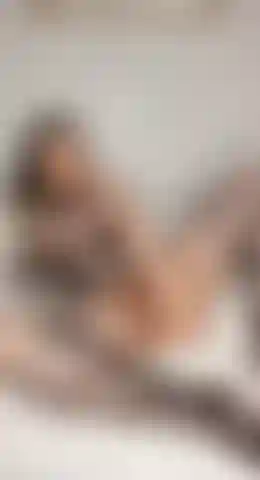 Levando meu vibrador na minha bunda.