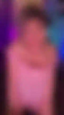 Linda de rosa! (18 Min vid) ei, docinho! Aqui está um vídeo deliciosamente quente para você se masturbar com sua rola dura..Vem me curtir enquanto estou na minha lingerie rosa quente e sexy enquanto minha buceta rosa molhadinha está tão pronta para gozar depois de ser dedilhada e fodida com tanta força! Prove os sucos doces da minha buceta! Depois de ser socada e esticada com tanta força! Oh fode, papai!! Não consigo me fartar da sua rola grande, gorda e dura na minha buceta! Mmm! Goza comigo!