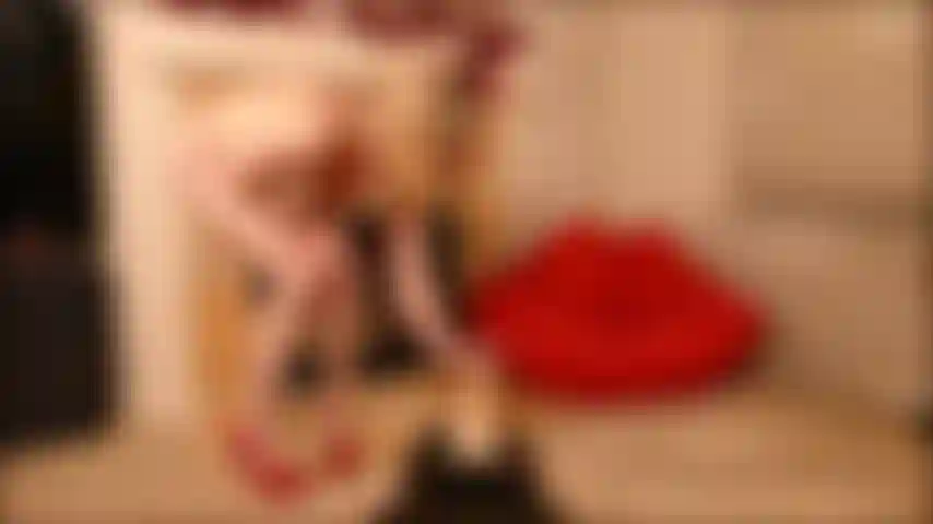 Meu novo brinquedo divertido!! Adoro como ele faz minha bucetinha esguichar e meus dedos dos pés enrolarem!! Mmm!!