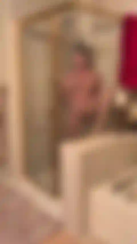 Quando peguei meu espião espião e fiz o que queria com ele !! Mmm!! Fazendo ele acariciar seu pau e gozar com tanta força para mim enquanto ele estava me observando...