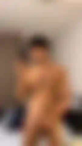 Gozo na frente do espelho.