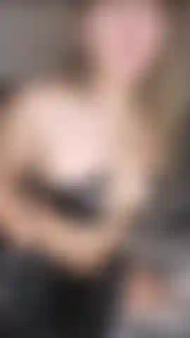 Alongamento anal e foda com roupa de pvc.