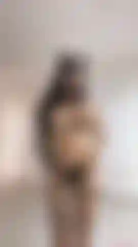 Come admire every inch of my body. From my favorite lingerie set to a complete flash of my tits, this full-body tease is packed with pure temptation.