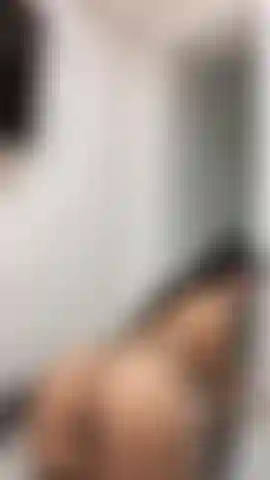 Todos os olhos na visão de costas! Me veja girar, flexionar e exibir minha bunda em hd deslumbrante. Movimentos puramente sensuais, curvas deslumbrantes e provocação de corpo inteiro para arruinar o seu foco.