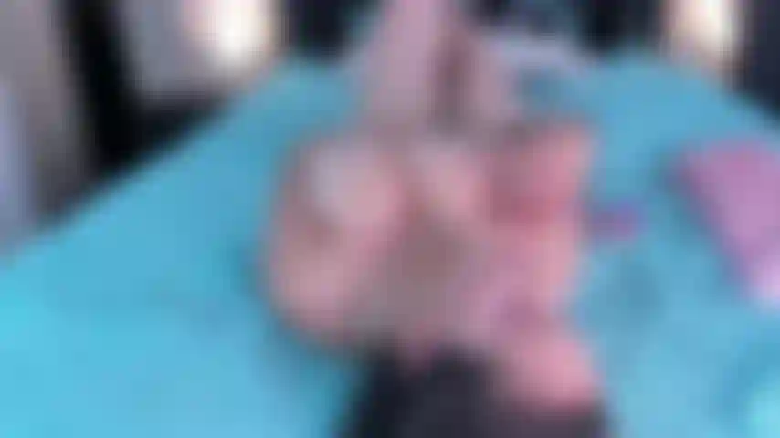 Contagem regressiva para sua gozada em meus peitos.