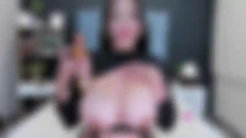 Como gosto que meus peitos me vejam cheios de óleo.