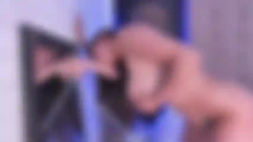 Você goza na minha cara.