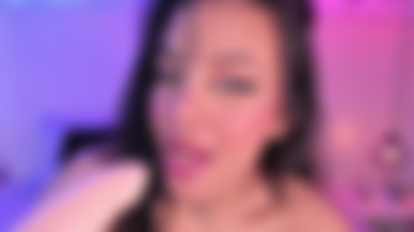 Babando em seu pau, cuspindo e chupando como uma garota safada.