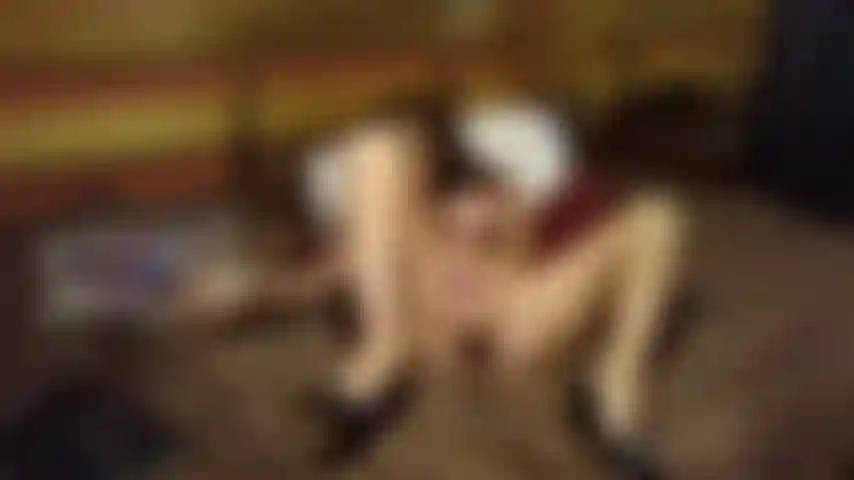 Me veja safada com os brinquedinhos e a calcinha nas costas, estilo cachorrinho, cavalgando, depois com as pernas para trás. Ohhh sim, muito divertido!