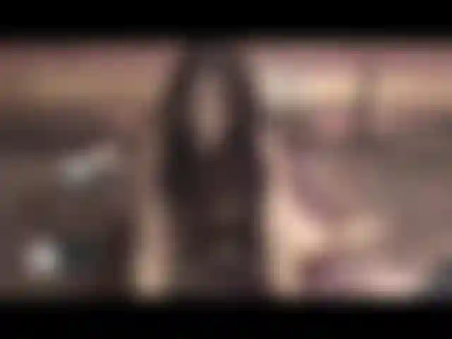 Observe-me sair depois de colocar minha meia-calça para você, depois colocar várias calcinhas, enchê-las, closes da minha boceta perfurada, diversão falando sujo!