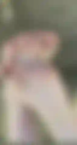 A deusa findom esfregando óleo e loção nos pés - você está trancada. Quero você de joelhos onde você pertence. Despeje óleo e loção em todos os dedos dos pés e me observe esfregar e aplicar para mim.