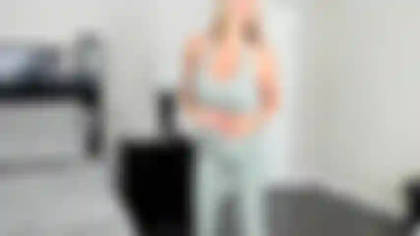 Joi comigo enquanto me dedo depois do treino.