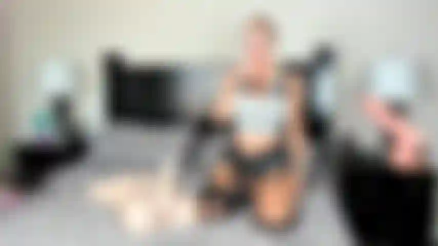 Lara ajuda meu pau a fazer cosplay.