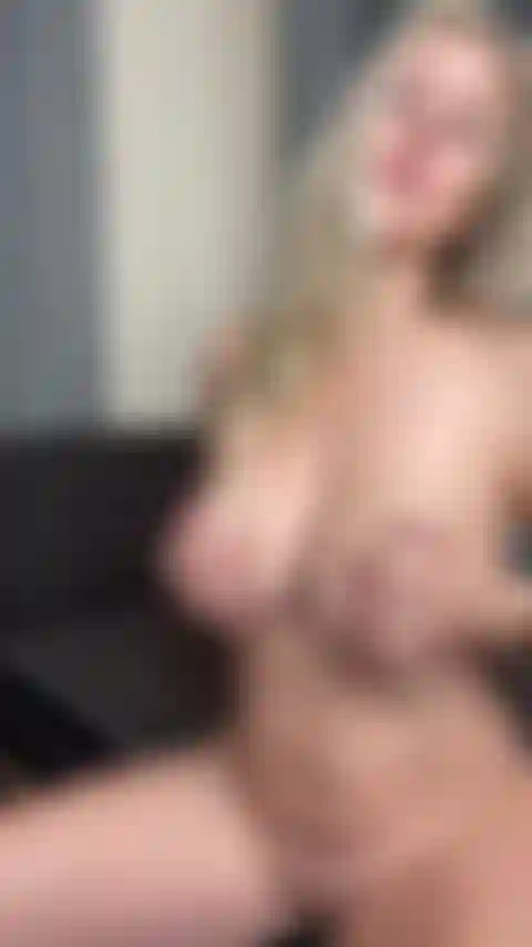 Milf ao lado fodendo (solo).