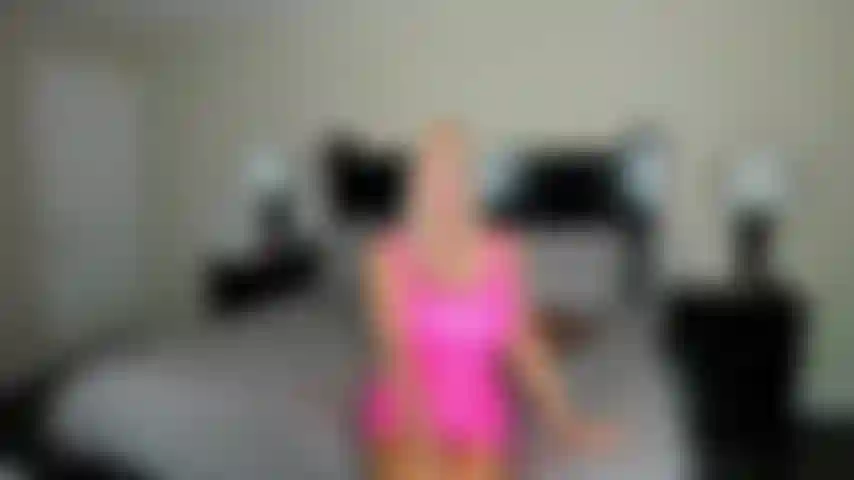 Madura foda-me boneca vê pau pela primeira vez.