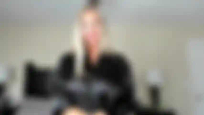 Seja um bom menino e chupe o cinto da madrasta.