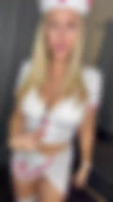 Enfermeira safada. Vou consertar você e te deixar melhor.