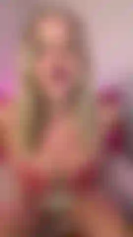 Veja-me chupar e foder um dildo grande e grande.