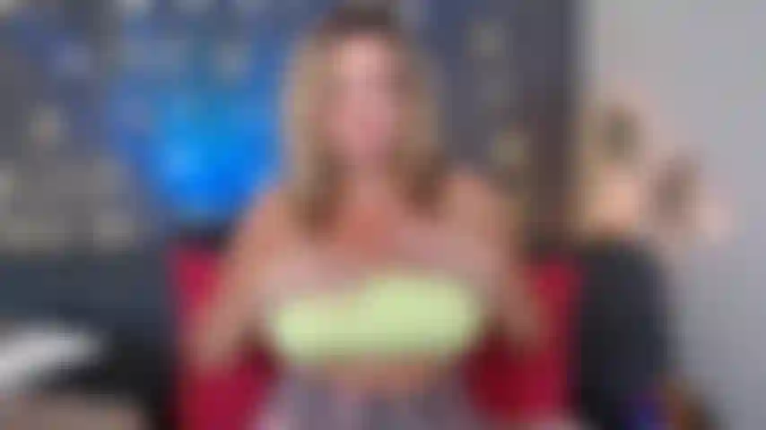 A destruidora de lares big tit milf implora que você deixe sua esposa patética.