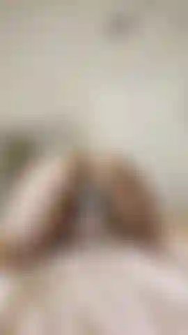 Masturbando-me com um vibrador por trás enquanto penso em você.