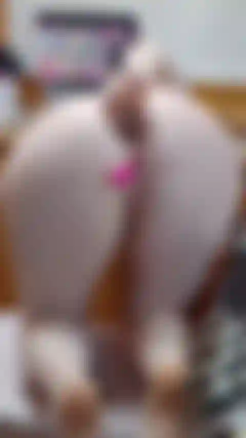 Enchendo meu cuzinho.