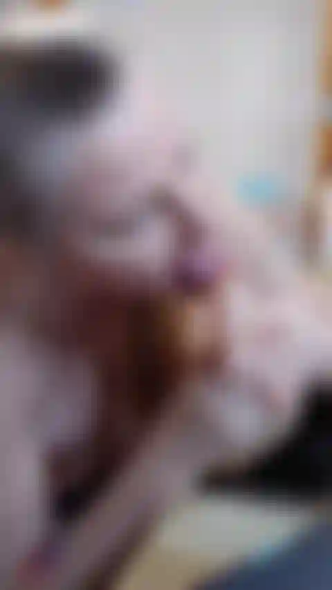 Chupando pé e dedo duplo.