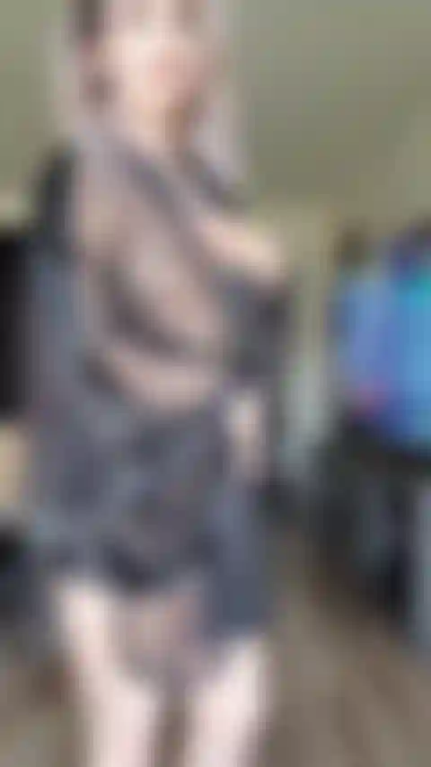 Faço strip tease com minha lingerie preta mais sexy!