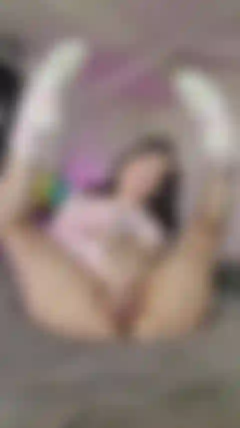 Dedilhando minha buceta e bunda em minhas meias felpudas e meia arrastão!