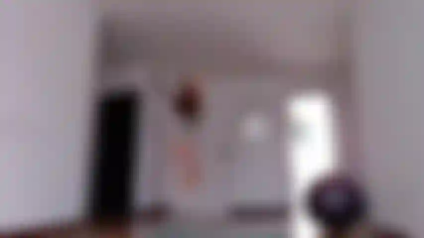 Faço boquete suave e ando de lingerie verde.