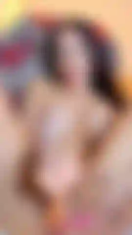 Milf safada fodendo sua buceta enquanto os vizinhos ouvem 😈.