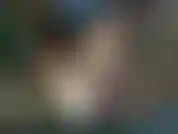 Vídeo do vault: vicky goza lá fora com seu hitachi. Vicky está usando leggings pretas sem fundo e está em um parque público usando seu mini hitachi para gozar enquanto também usa os dedos. Vicky usa closes extremos.