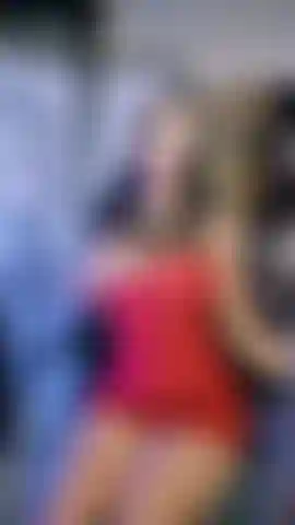 Me masturbe pelos meus peitos - eu sei que você adora acariciar meus seios totalmente naturais! Hoje quero ver o quão excitada consigo te deixar. Assim que eu exponho esses peitos saltitantes você fica instantaneamente duro e eu deixo você se masturbar e gozar em cima deles.