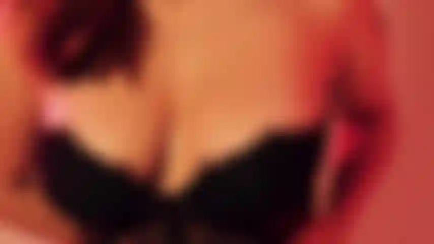 Gosto de ser curiosa e paqueradora.