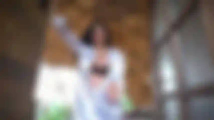 Gosto de viajar e sentir o sol no corpo.