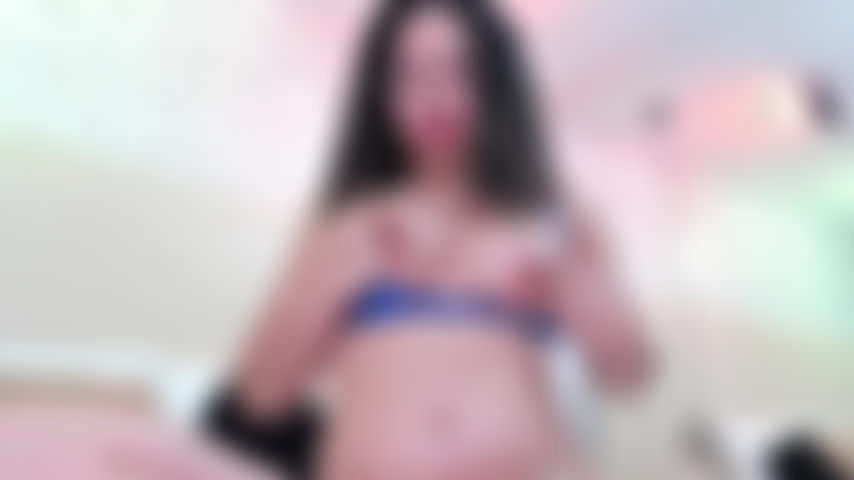 Esfregando devagar e gemendo suavemente, carente e molhada.