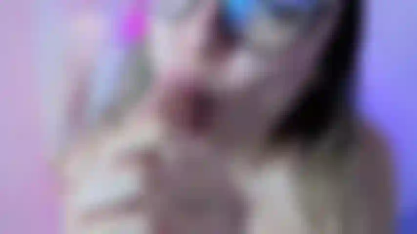 Cavalgando seu pau até você gozar.