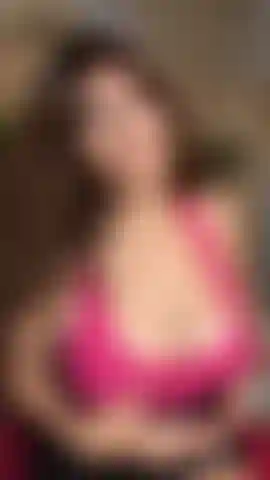 Piercings nos mamilos e um beijo.