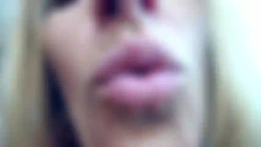 Linda, boqueteira e beijadora.