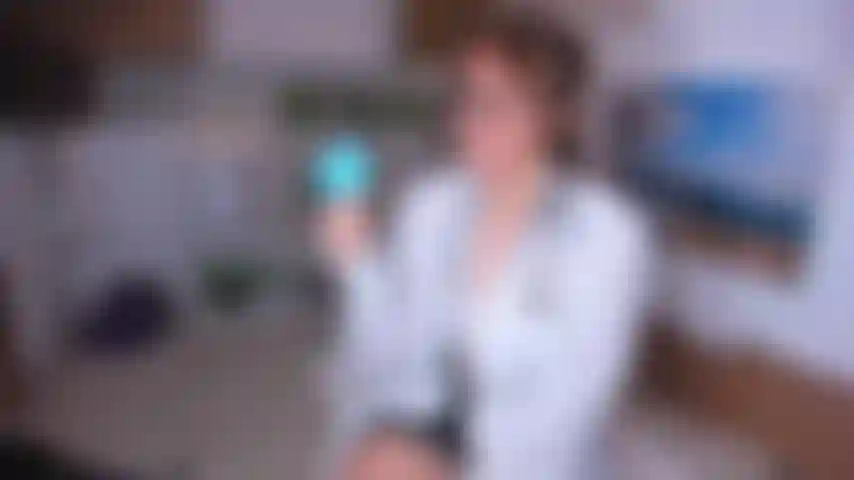 Enfermeira engravidando com camisinha.