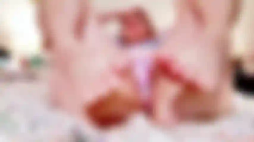 Doce jato gostoso com calcinha de perto e molhada!
