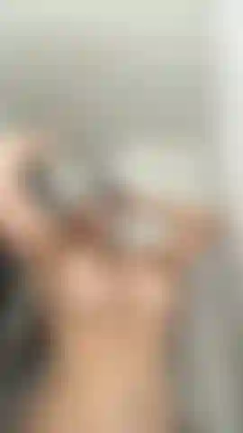 Diversão no banho com sabão e espuma.