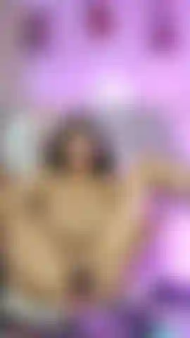 Olha como eu fodo minha buceta, sou tão gostosa.