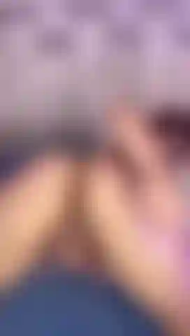 Masturbando minha buceta e dedos no cu.