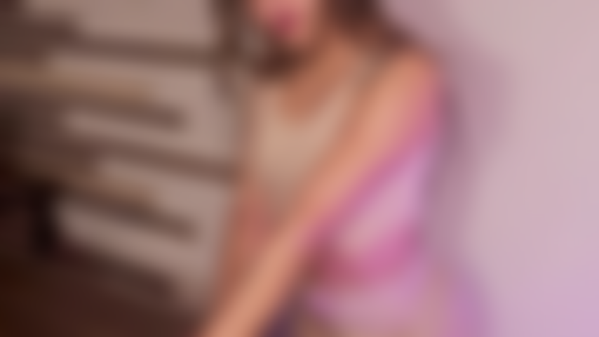 Junte-se a mim, posso ser sua professora ou sua garota safada ou doce, safada e ousada...