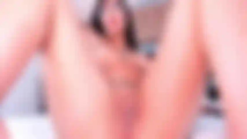 Fodendo minha bucetinha rosa.