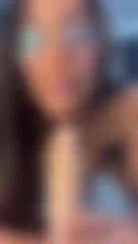 Uma garota latina que quer mostrar suas habilidades com a boca!!!