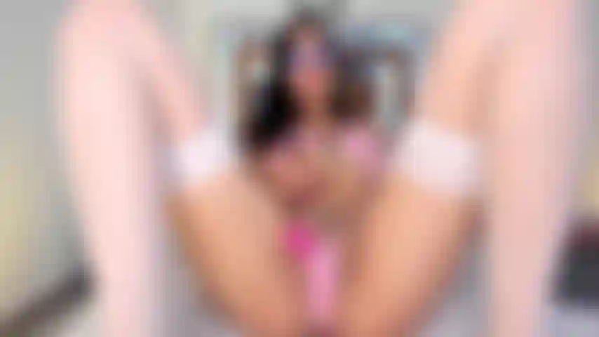 Você gosta das minhas meias e da minha buceta?