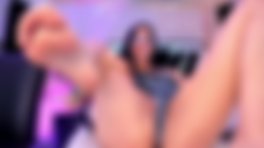 Abro minhas pernas e molhei-me.