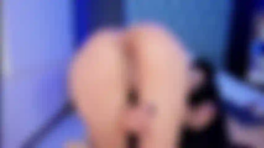 Usando meus dedos para brincar com minha vagina lá no fundo.