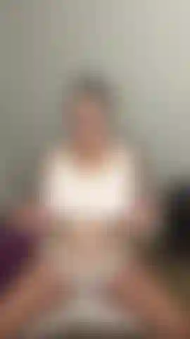 Peitos molhados são divertidos de se brincar.